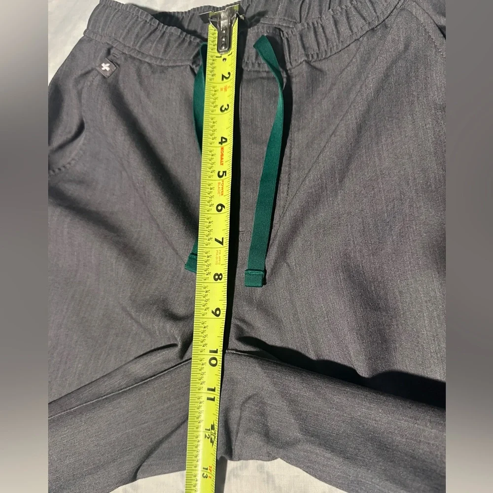 Figs Gray Scrub Mens jogger Set with Green Accent size top XS pants S
